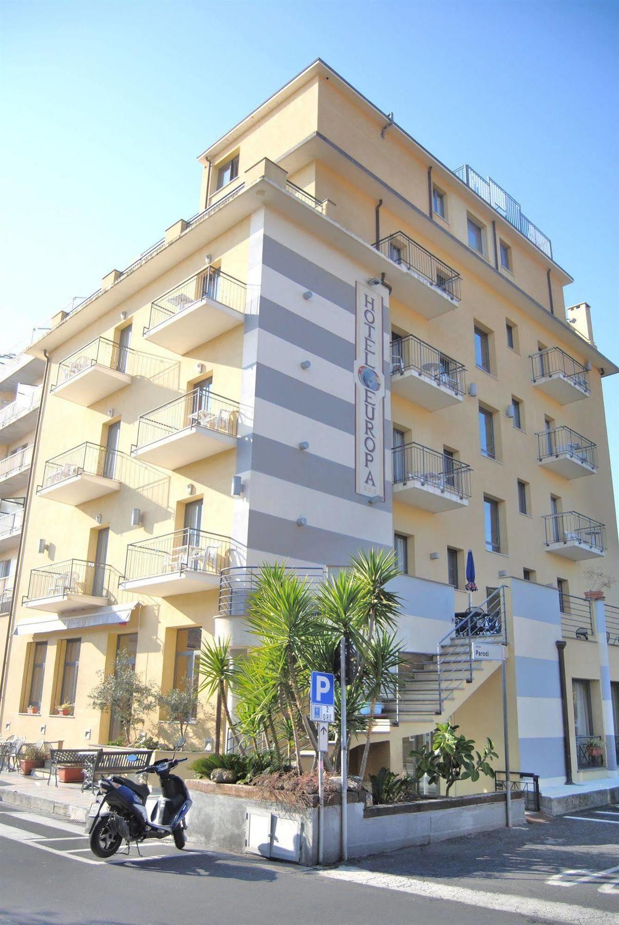 Hotel Europa San Bartolomeo Al Mare Exterior photo